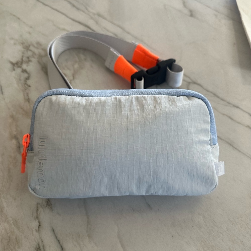 Lululemon everywhere belt bag